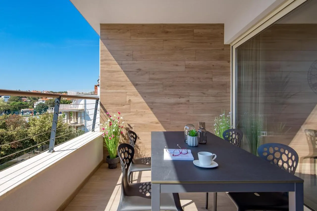 Apartment Nensi Pjescana Uvala