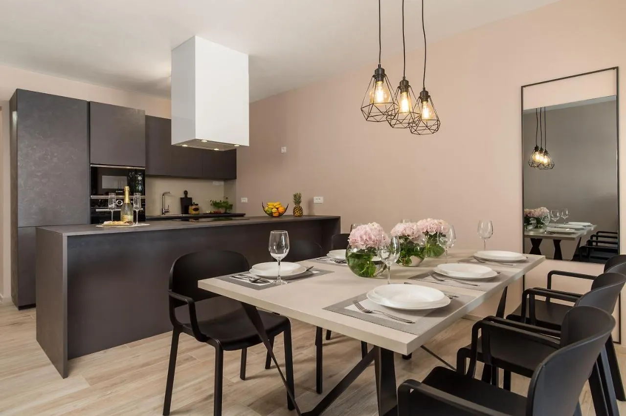 Apartment Nensi Pjescana Uvala