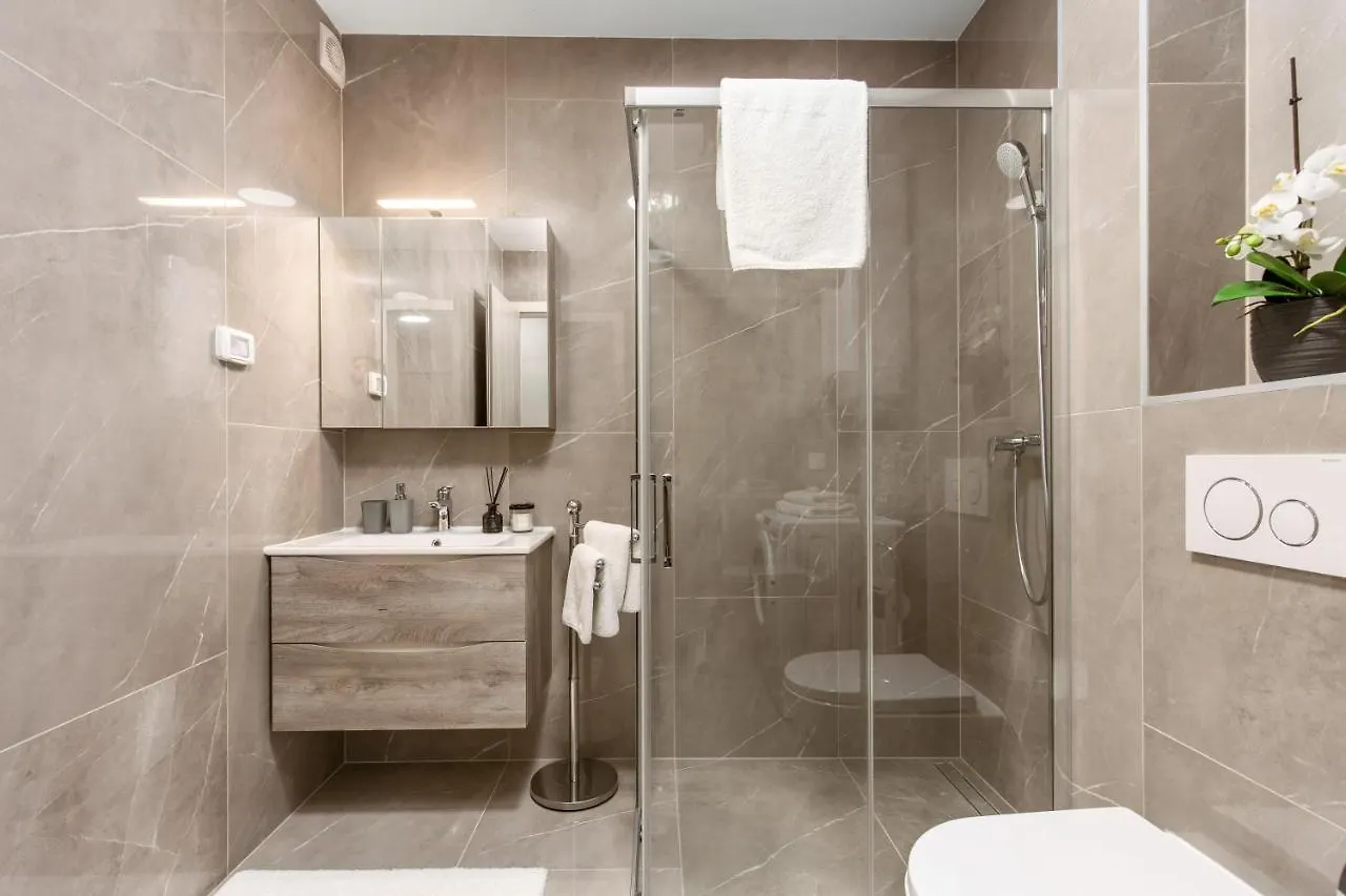 Apartment Nensi بيشكانا أوفالا