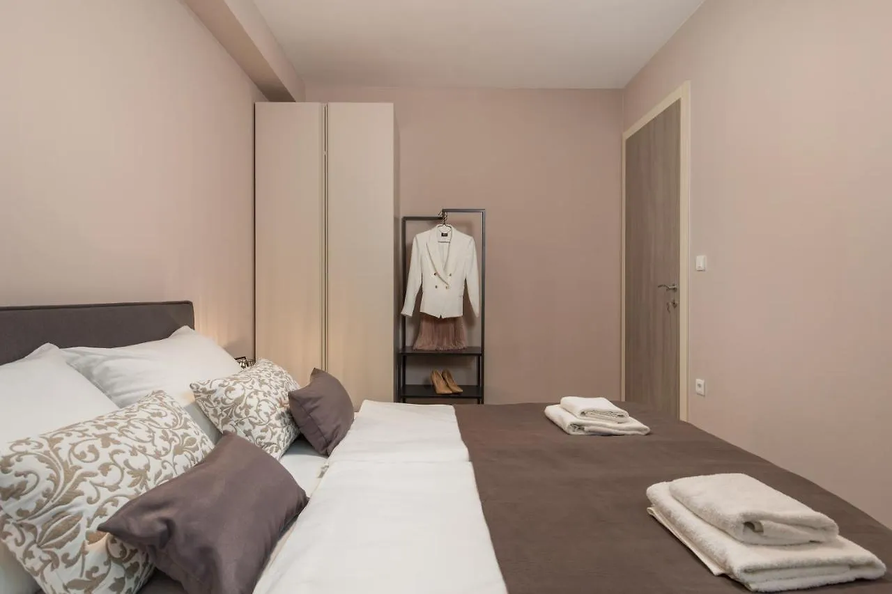 Apartment Nensi بيشكانا أوفالا